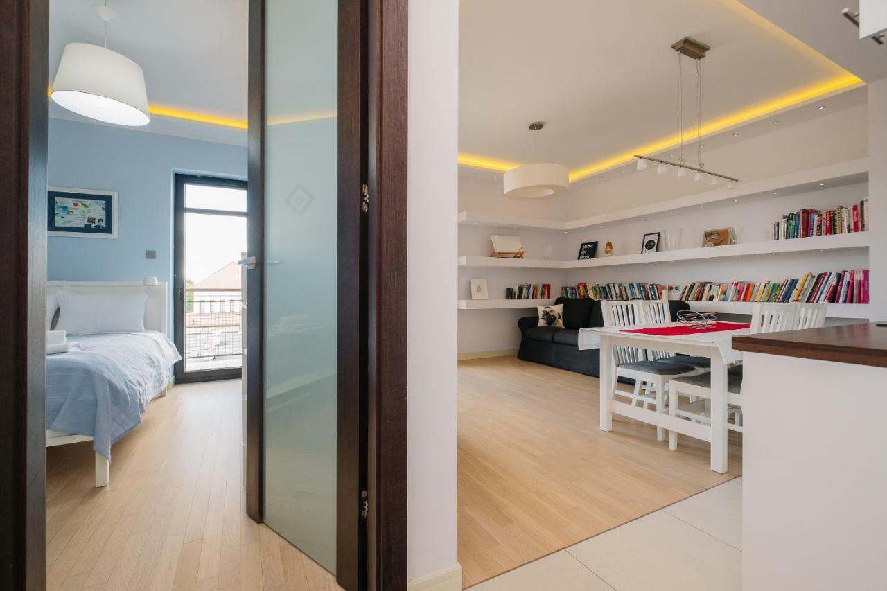 Modern Apartment Across The Ponds Warsaw Exterior photo